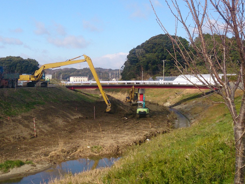 筬川河床掘削工事